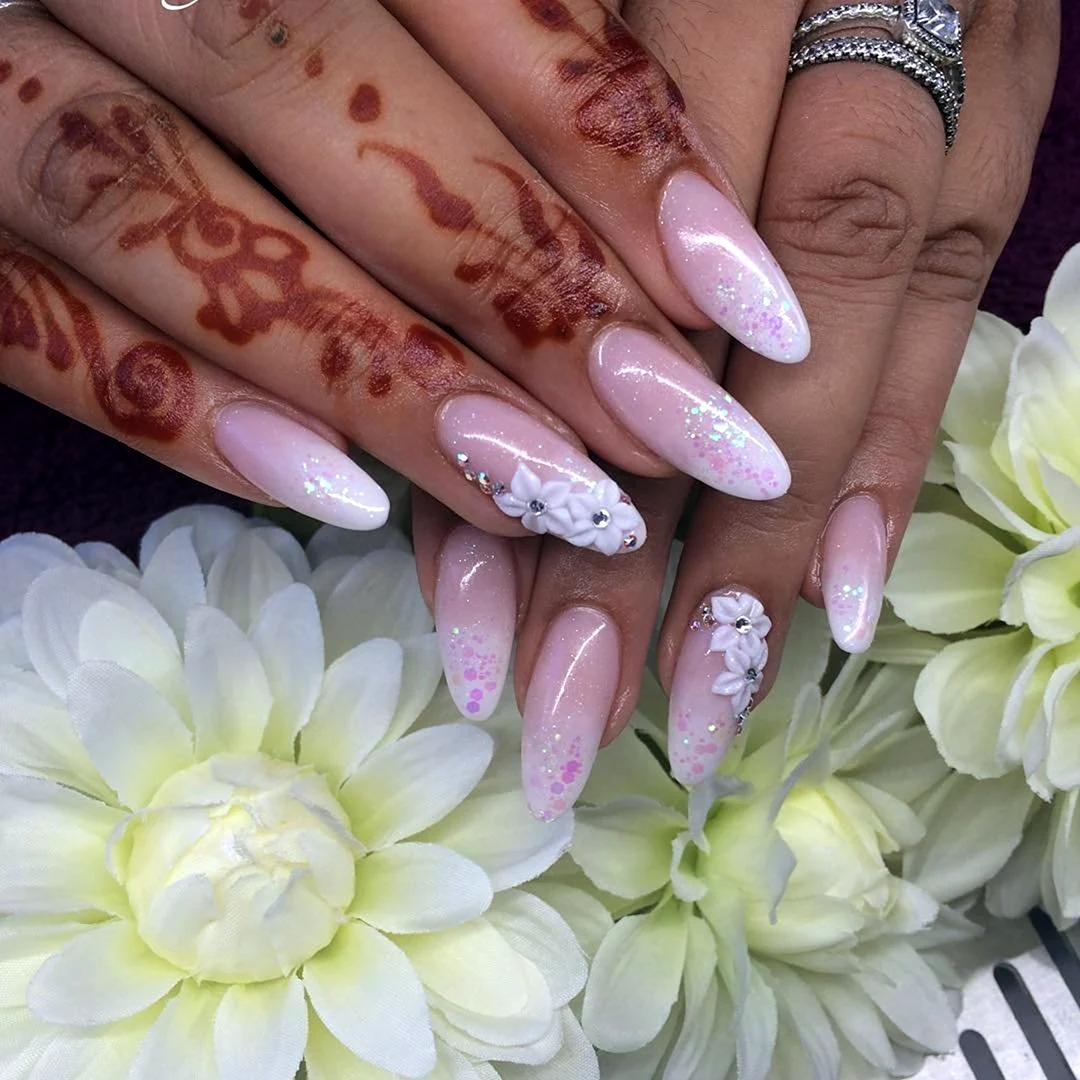 Акриловые ногти с цветами