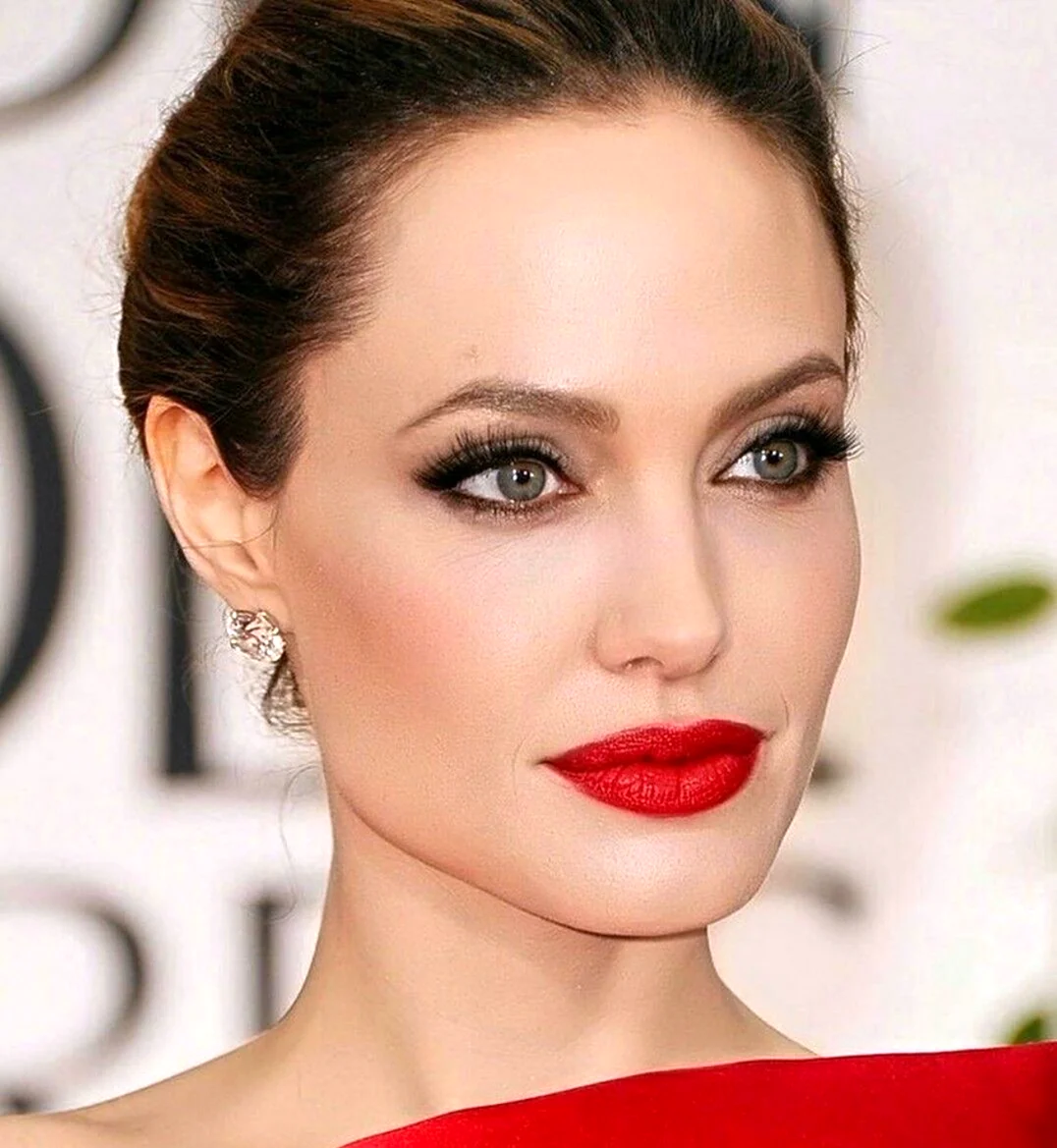 Анджелина Джоли неудачный макияж