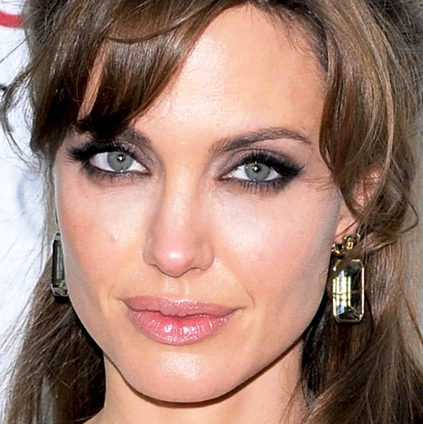 Анджелина Джоли цвет глаз