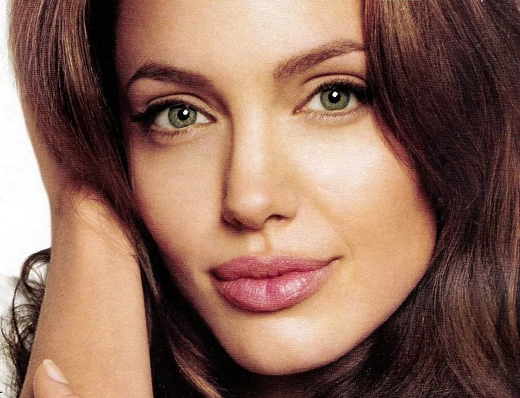 Анджелина Джоли зеленые глаза