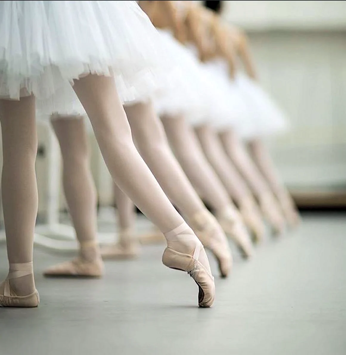 Балерина в балетном классе