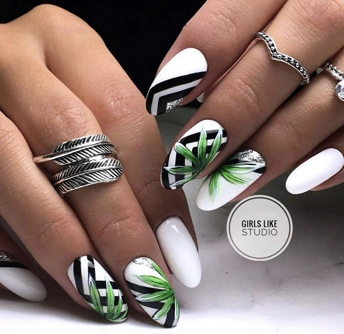 Белые ногти с зелеными листьями