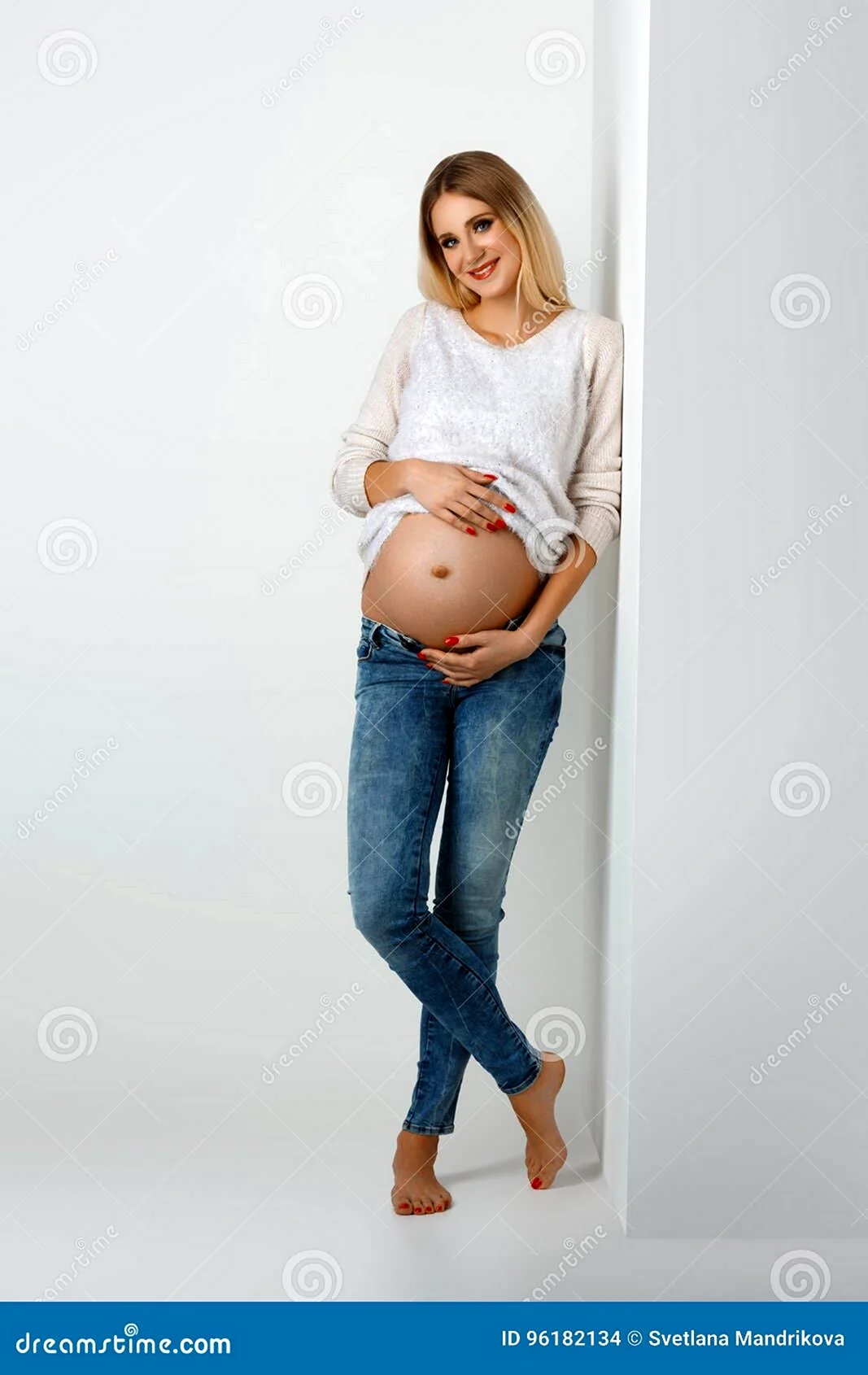Беременная фотосессия в джинсах