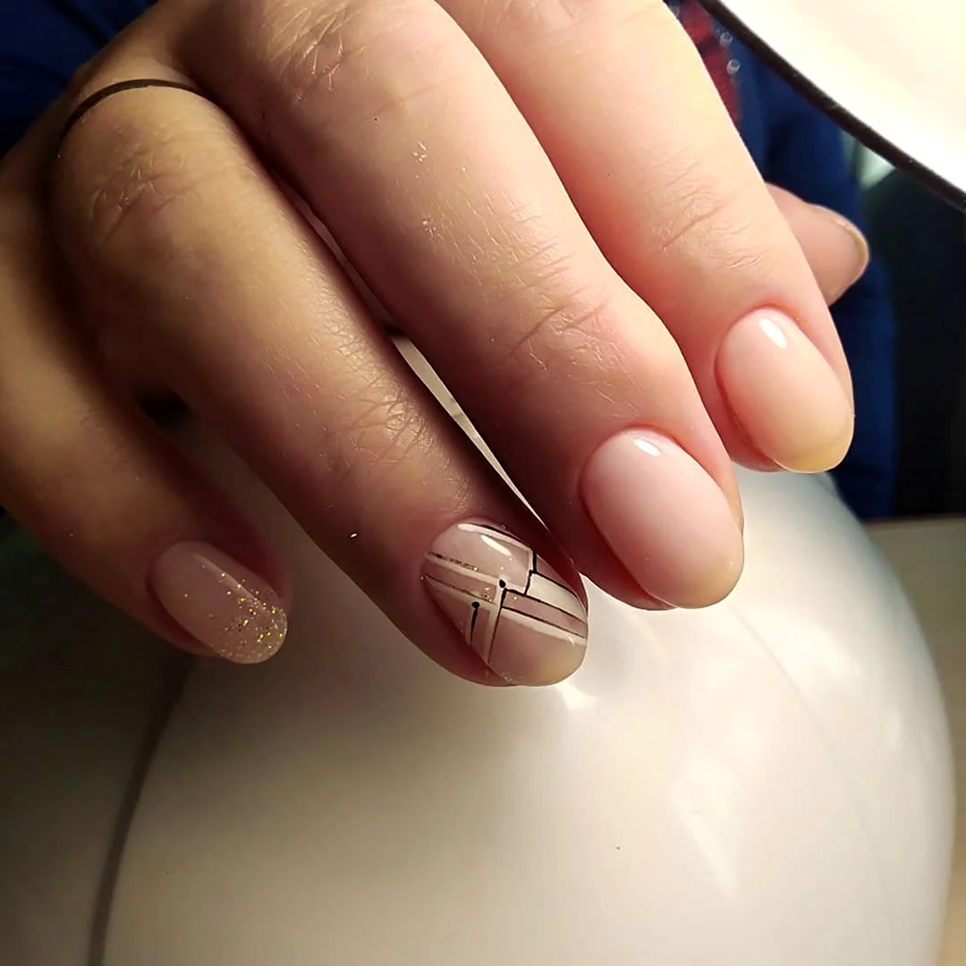 Бежевые ногти на короткие ногти