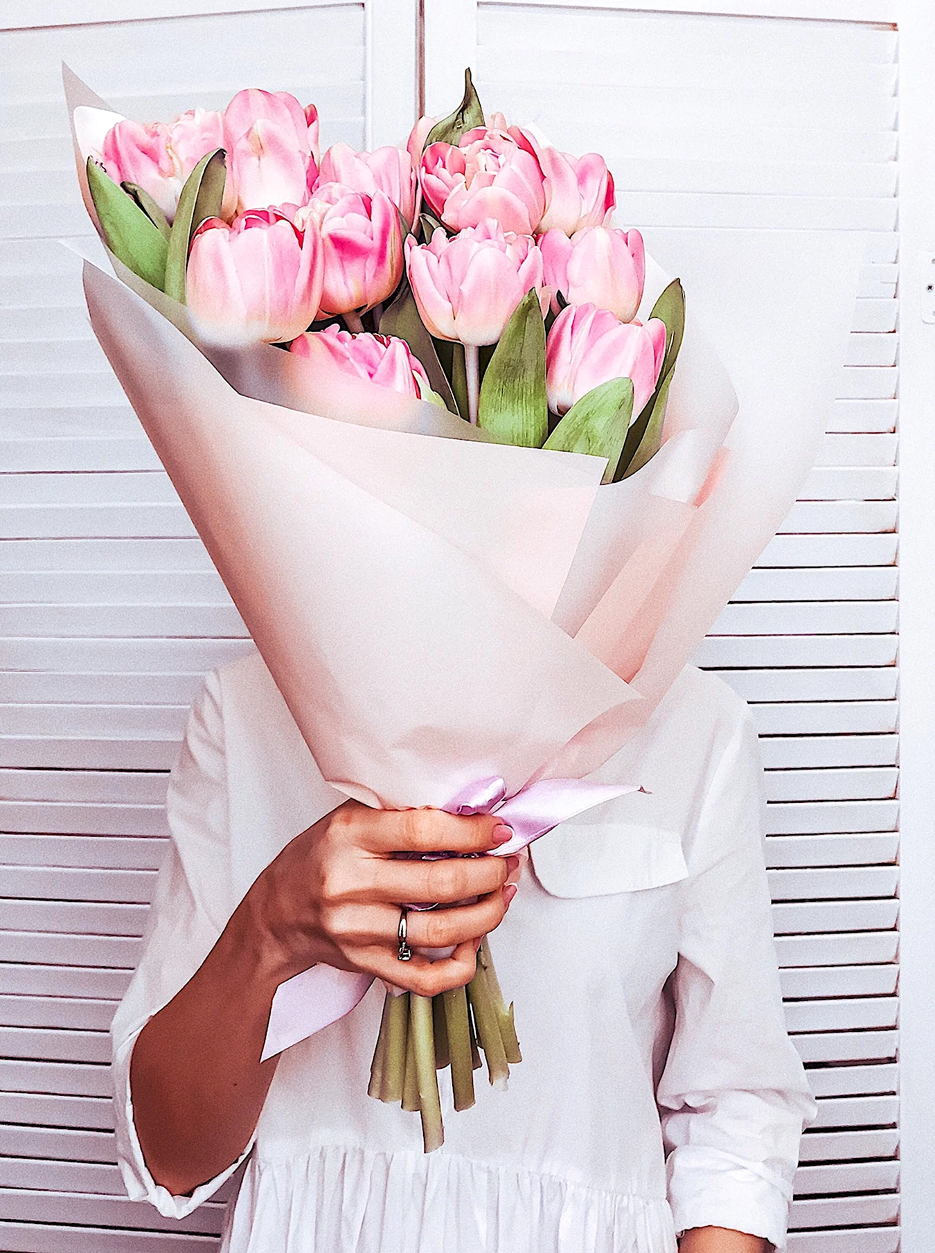 Букет цветов Инстаграм тюльпаны