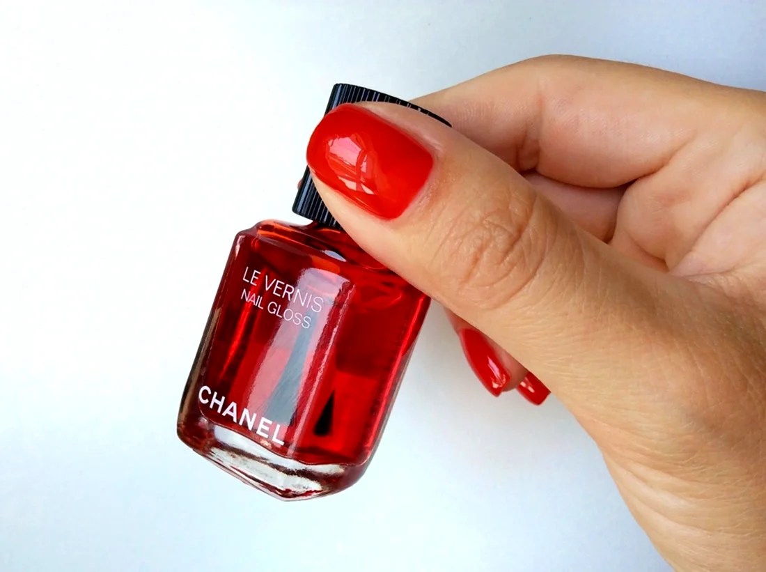 Chanel le Vernis Nail Gloss 530 rouge Radical