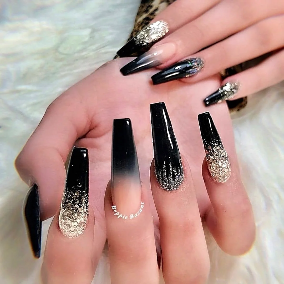 Черные блестящие ногти длинные