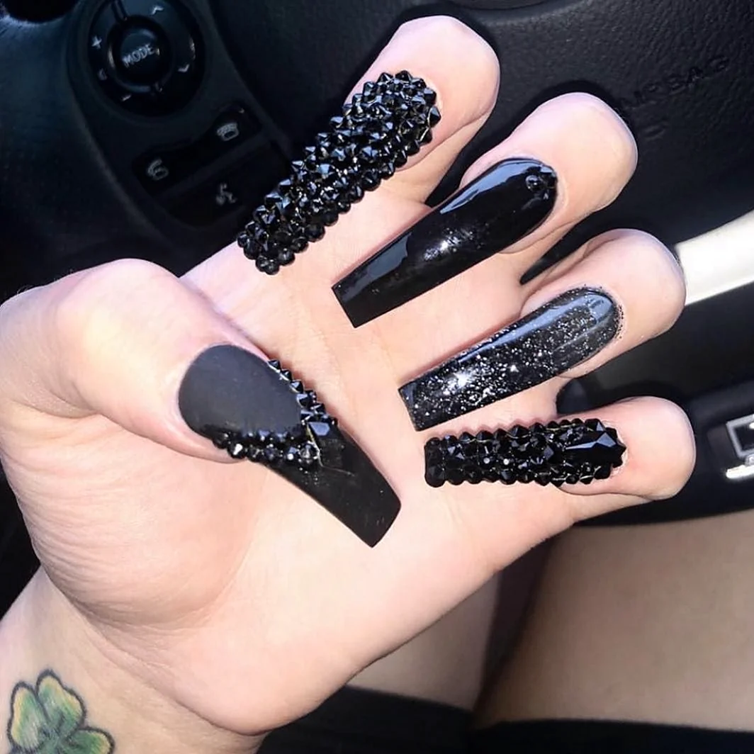 Черные дерзкие ногти