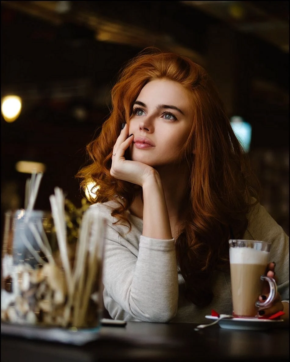 Дарья Лебедева с рыжими волосами
