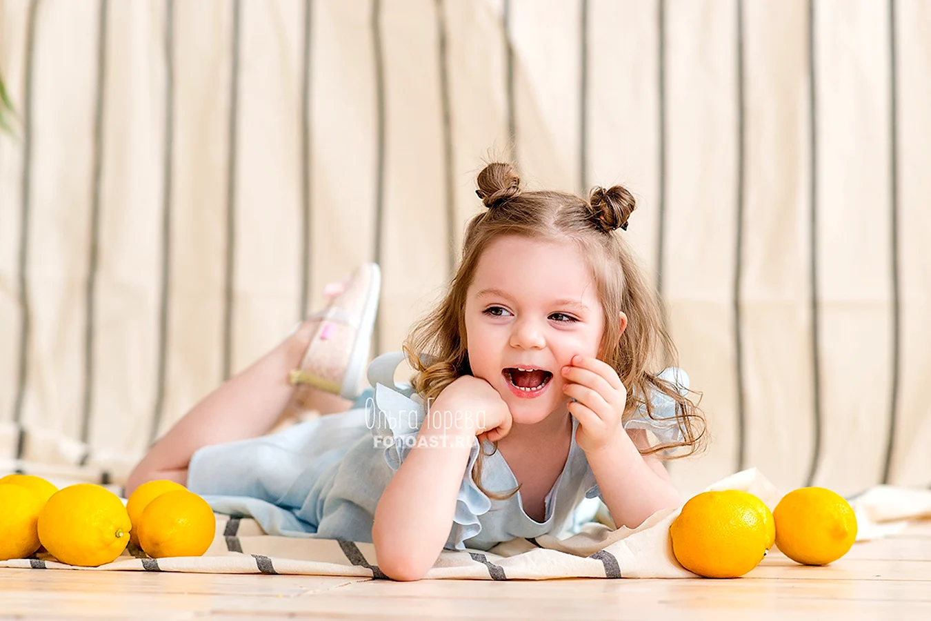 Детская фотосессия с лимонами