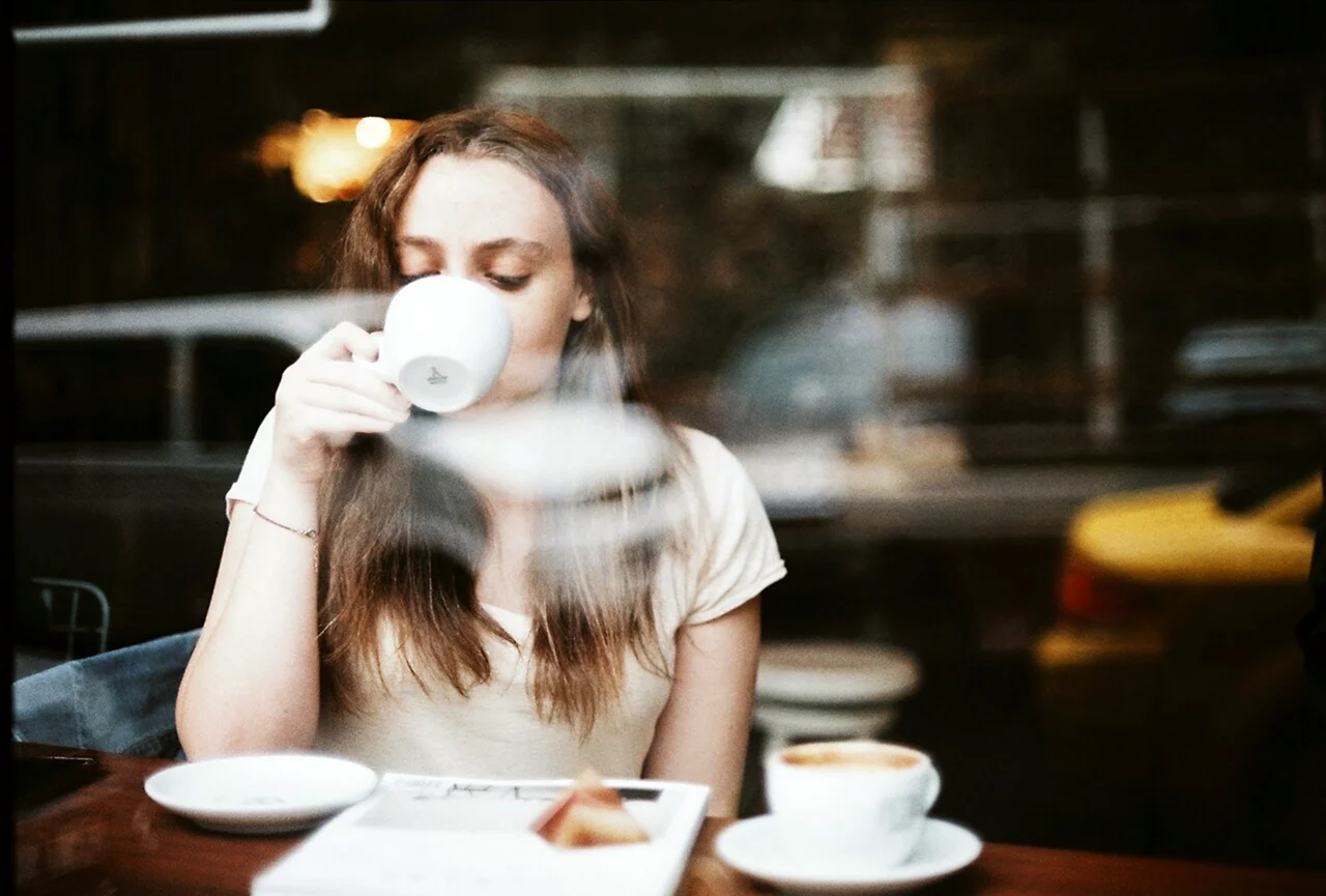 Девушка перерыв на кофе