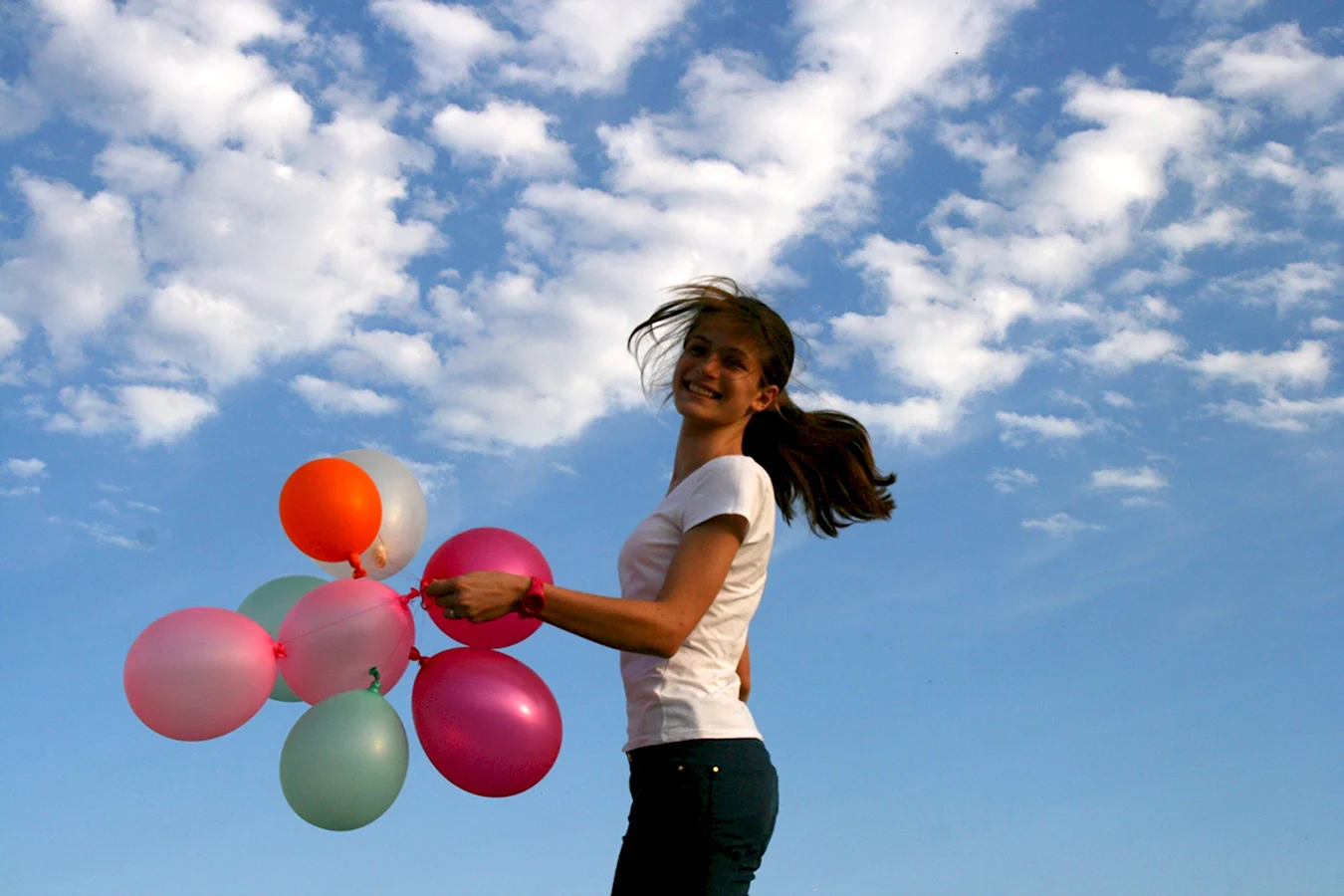 Девушка с шариками