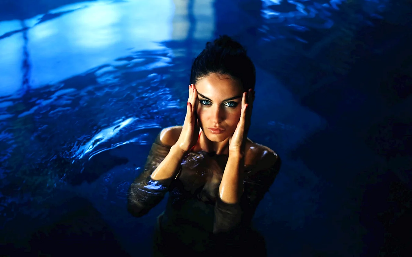 «Девушка в бассейне». Фотограф Джош Рид