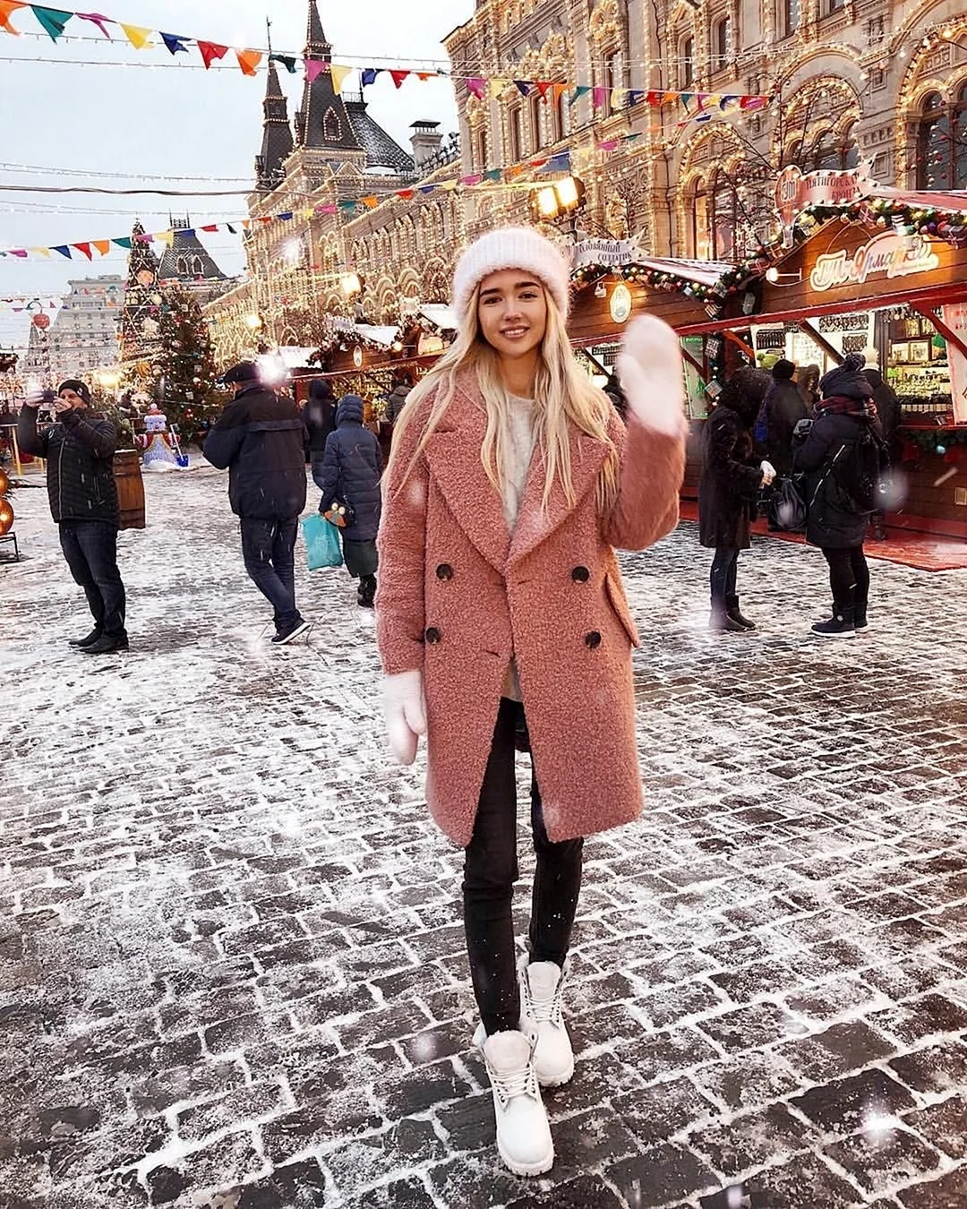 Девушка в Москве зимой