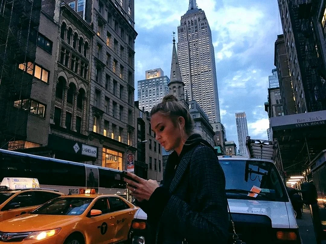 Девушка в Нью-Йорке