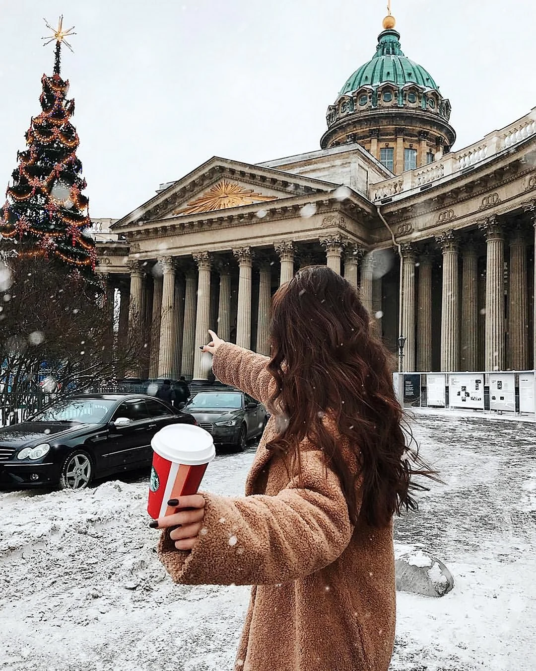 Девушка в Петербурге зимой