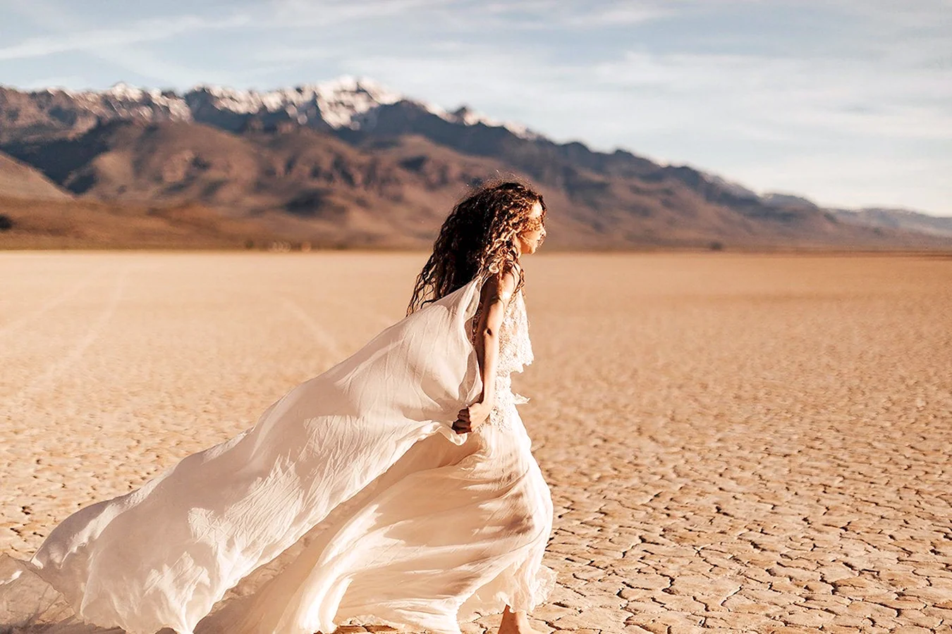 Девушка в пустыне
