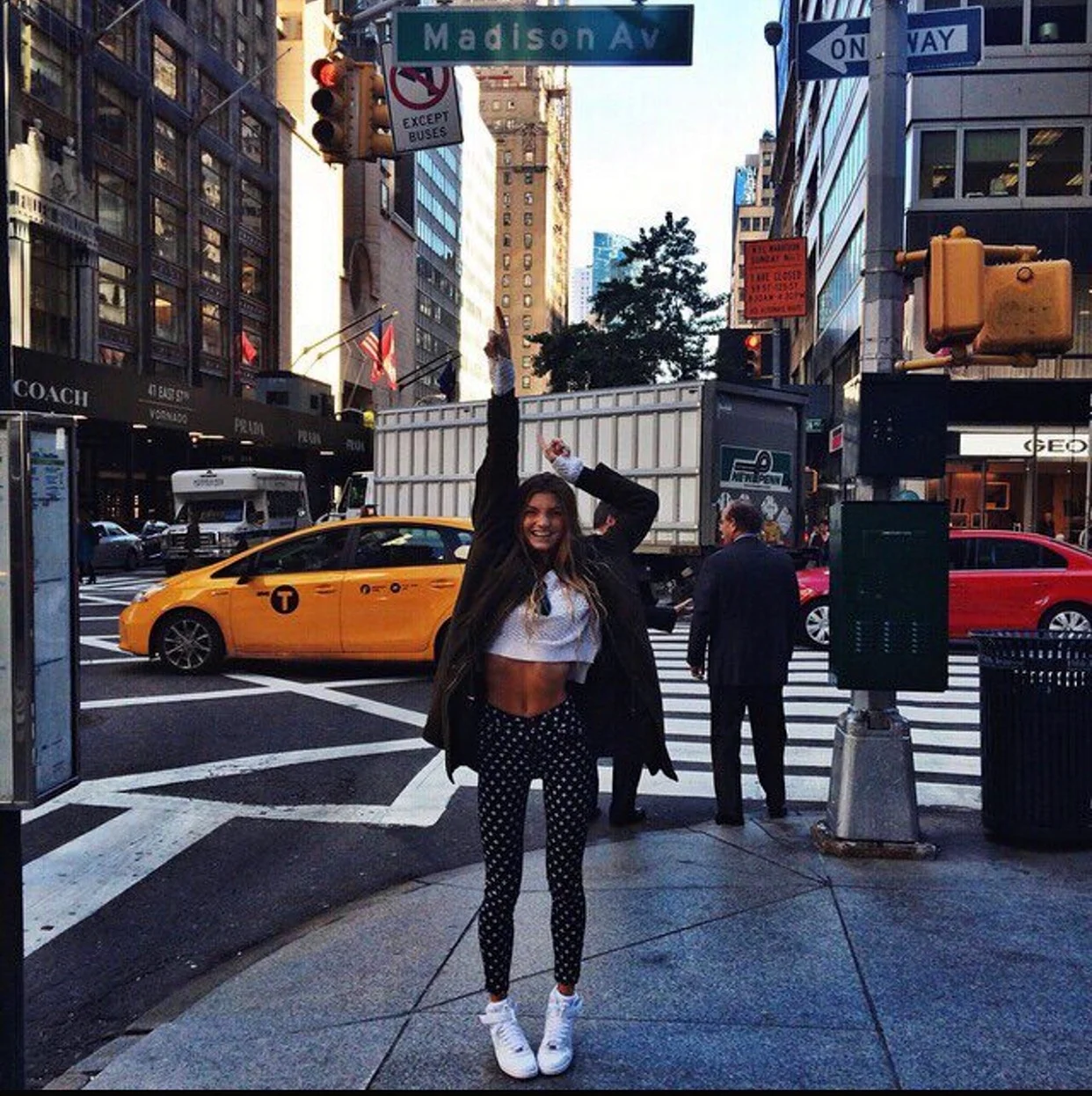 Девушки на улицах Нью-Йорка