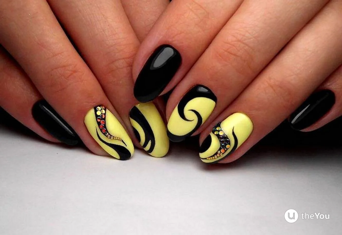 Дизайн ногтей черно желтый