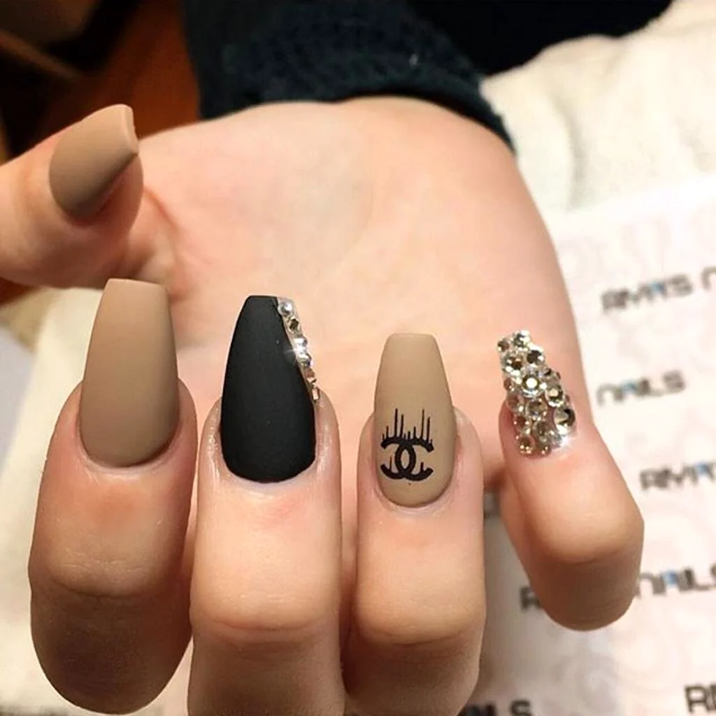 Дизайн ногтей Шанель