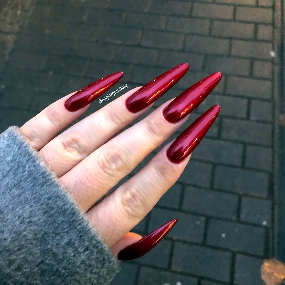 Длинные ногти стилет красные