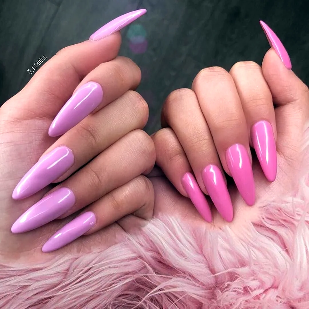 Длинные розовые ногти
