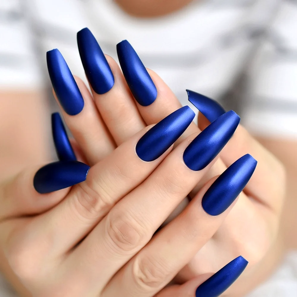Длинные синие ногти