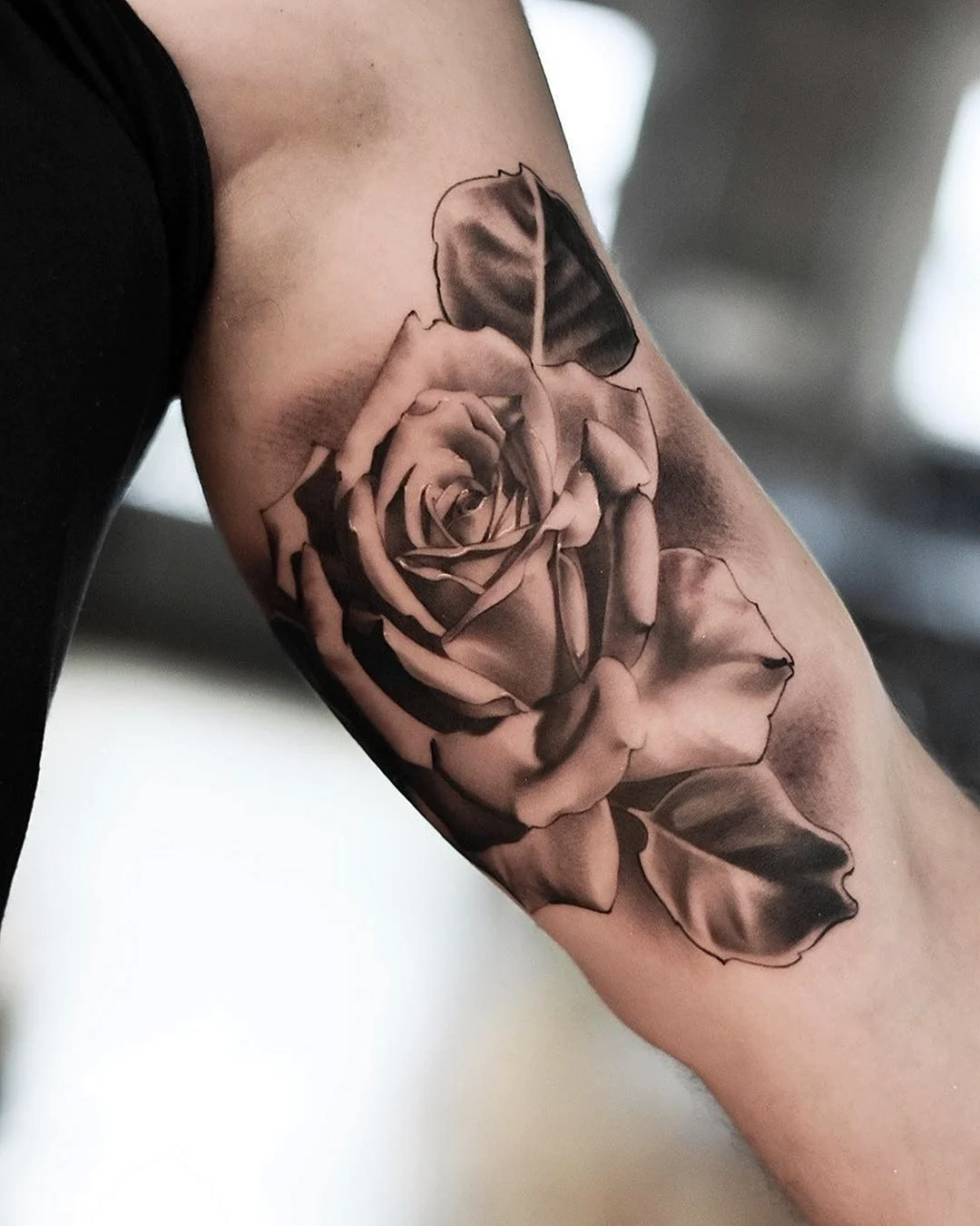 Элегантные тату розы для женщин