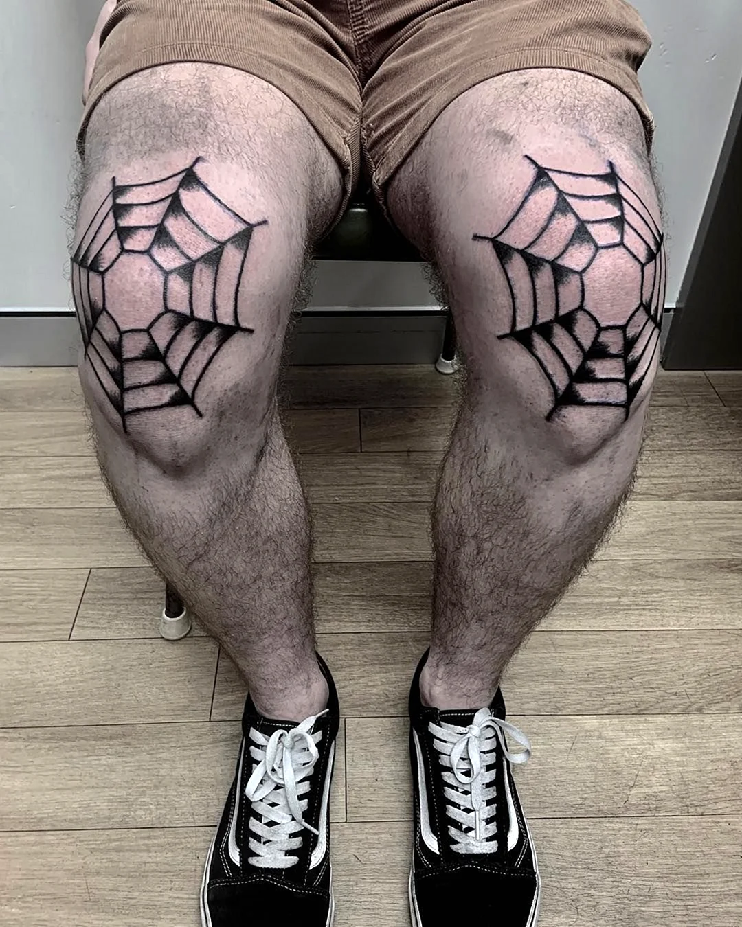 Эскиз паутины на колено мужские