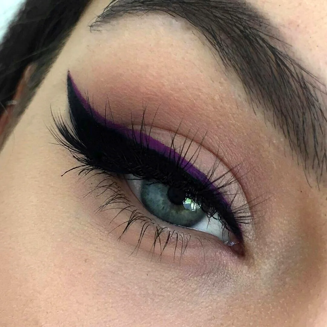 Фиолетовые стрелки на глазах