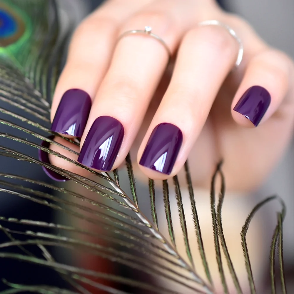 Фиолетовый маникюр на квадратные ногти