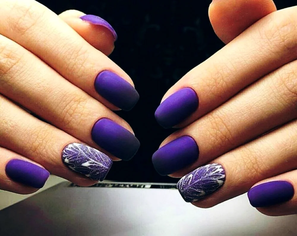 Фиолетовый матовый маникюр