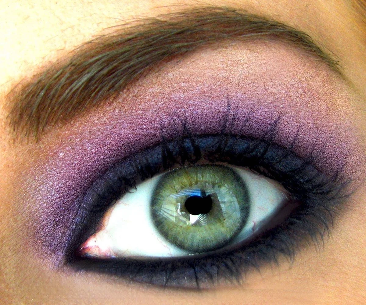 Фиолетовый Смоки айс для зеленых глаз