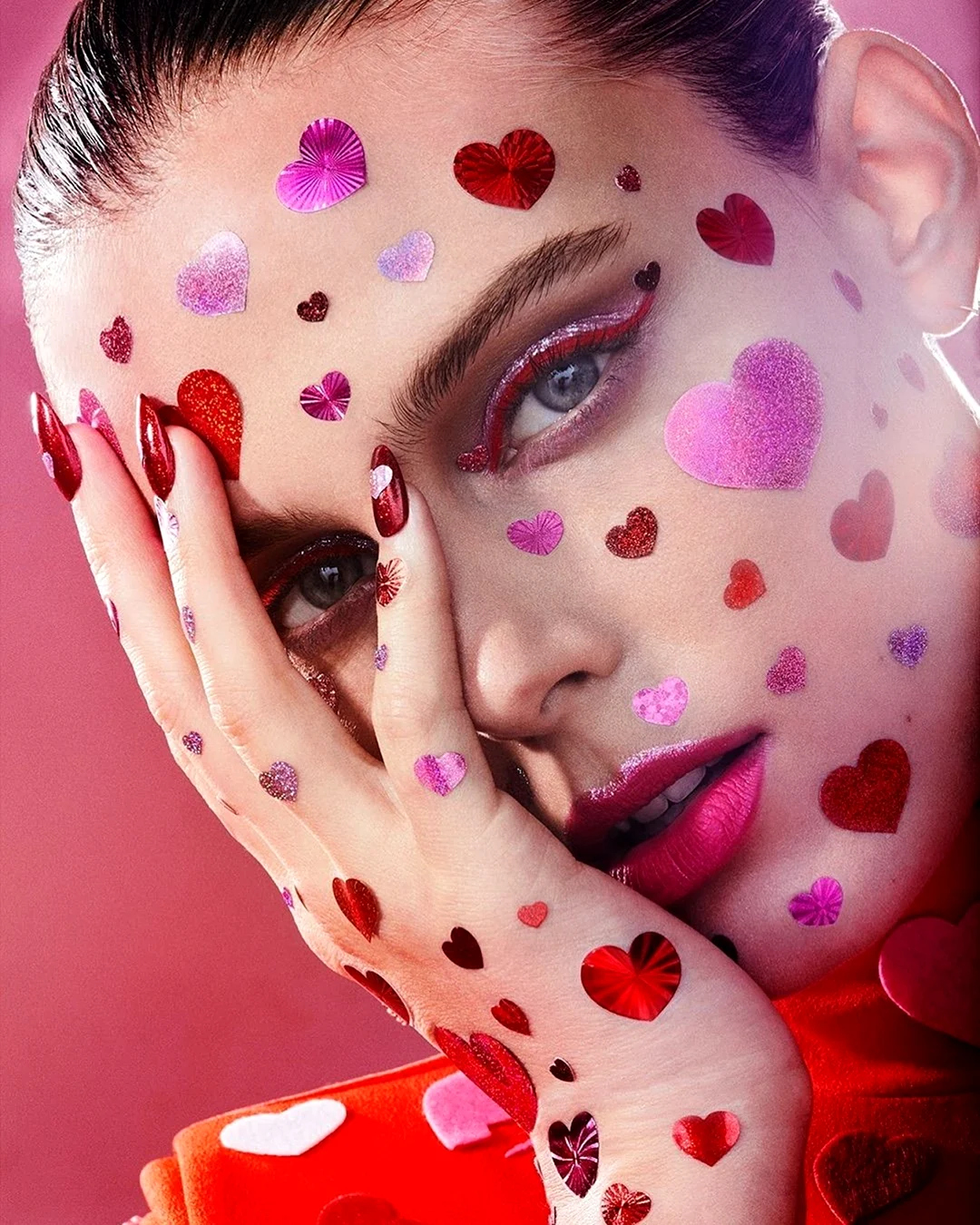 Фото розово красный художественный макияж