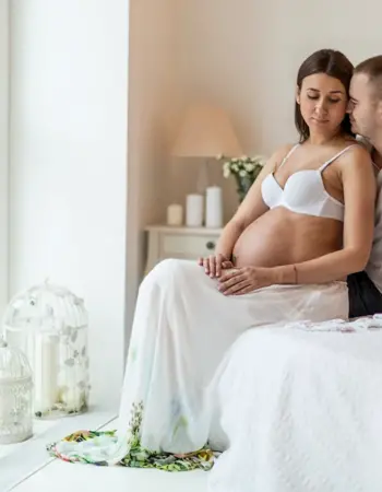 Фотосессия беременной с мужем в студии