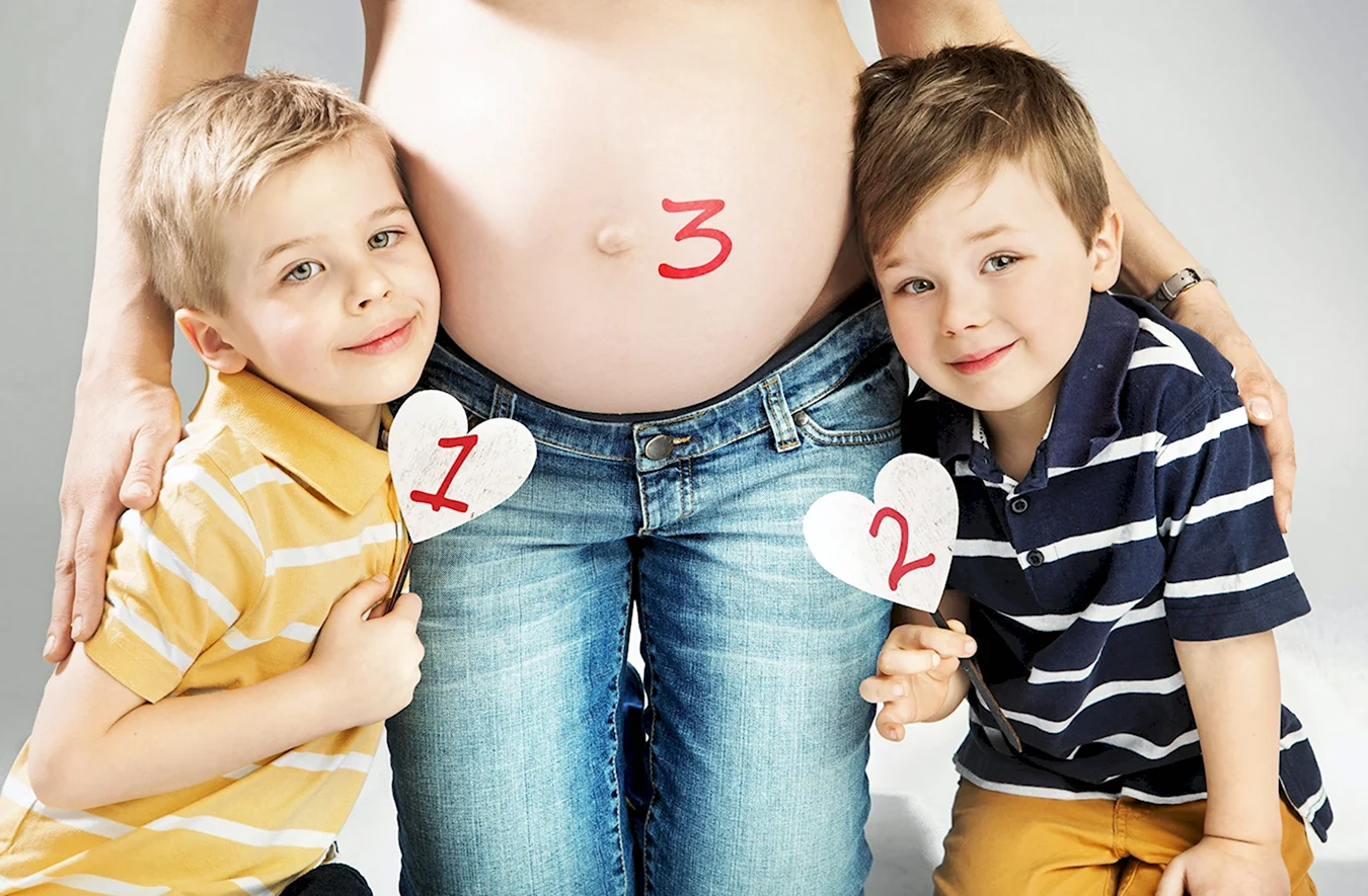 Фотосессия беременной с тремя детьми