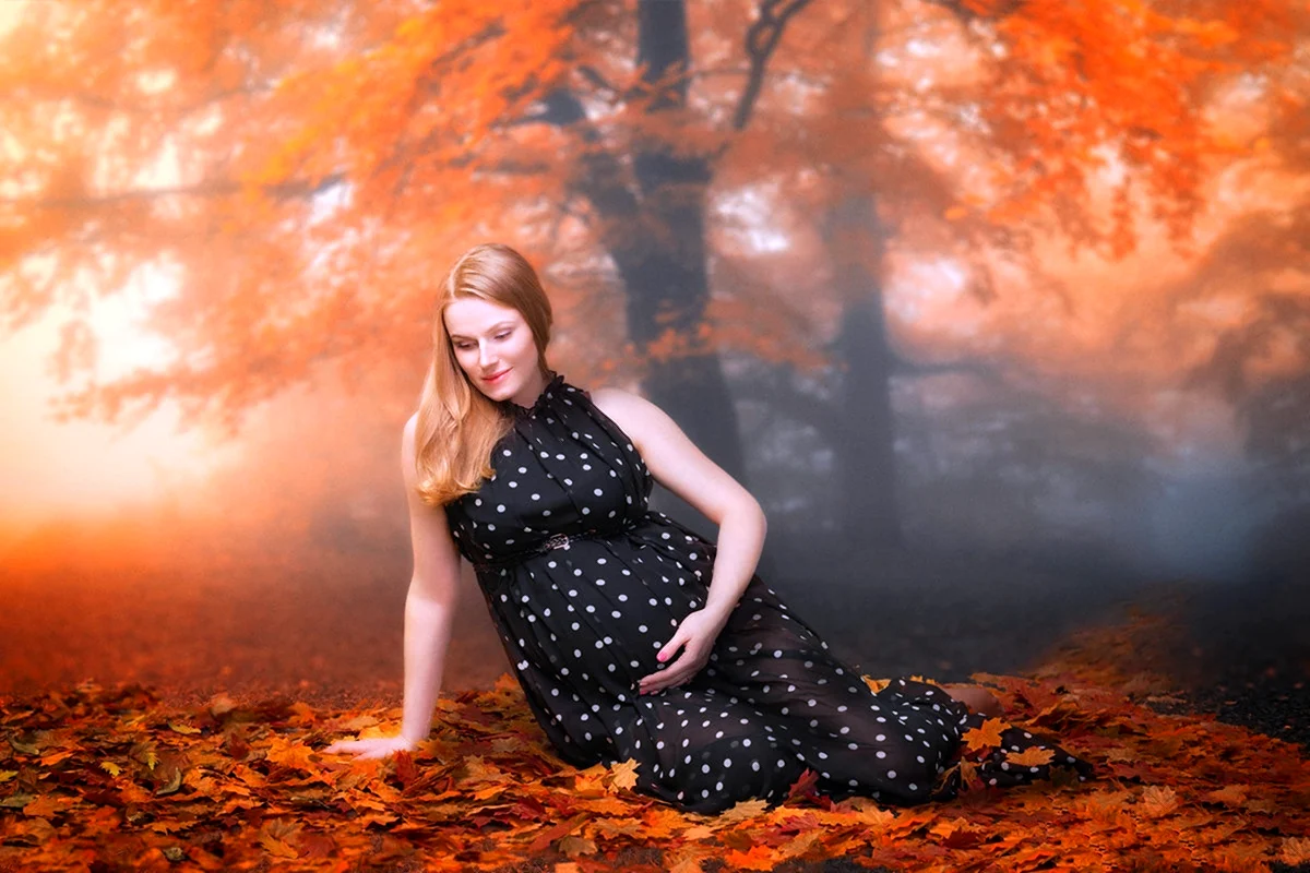 Фотосессия беременной в осеннем лесу