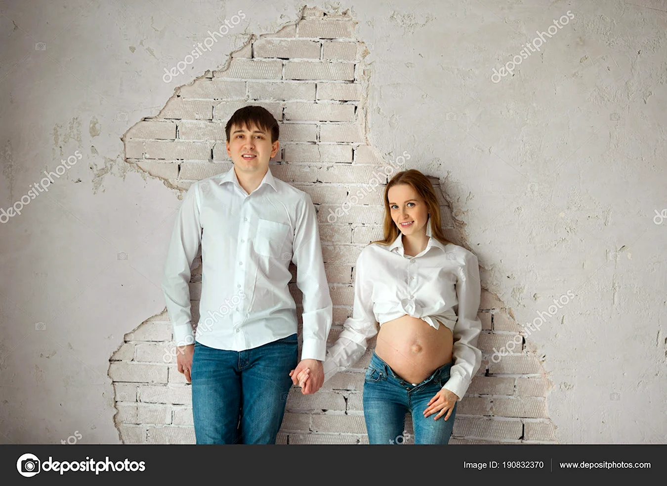 Фотосессия беременной в рубашке мужа