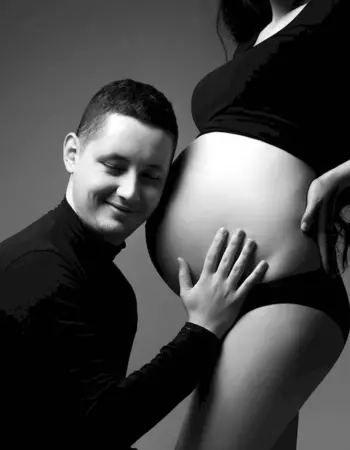 Фотосессия беременности с мужем в студии