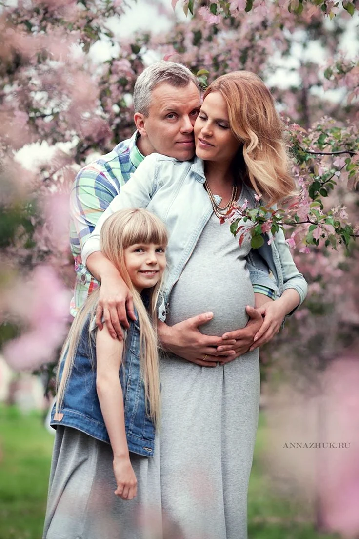 Фотосессия беременности с семьей