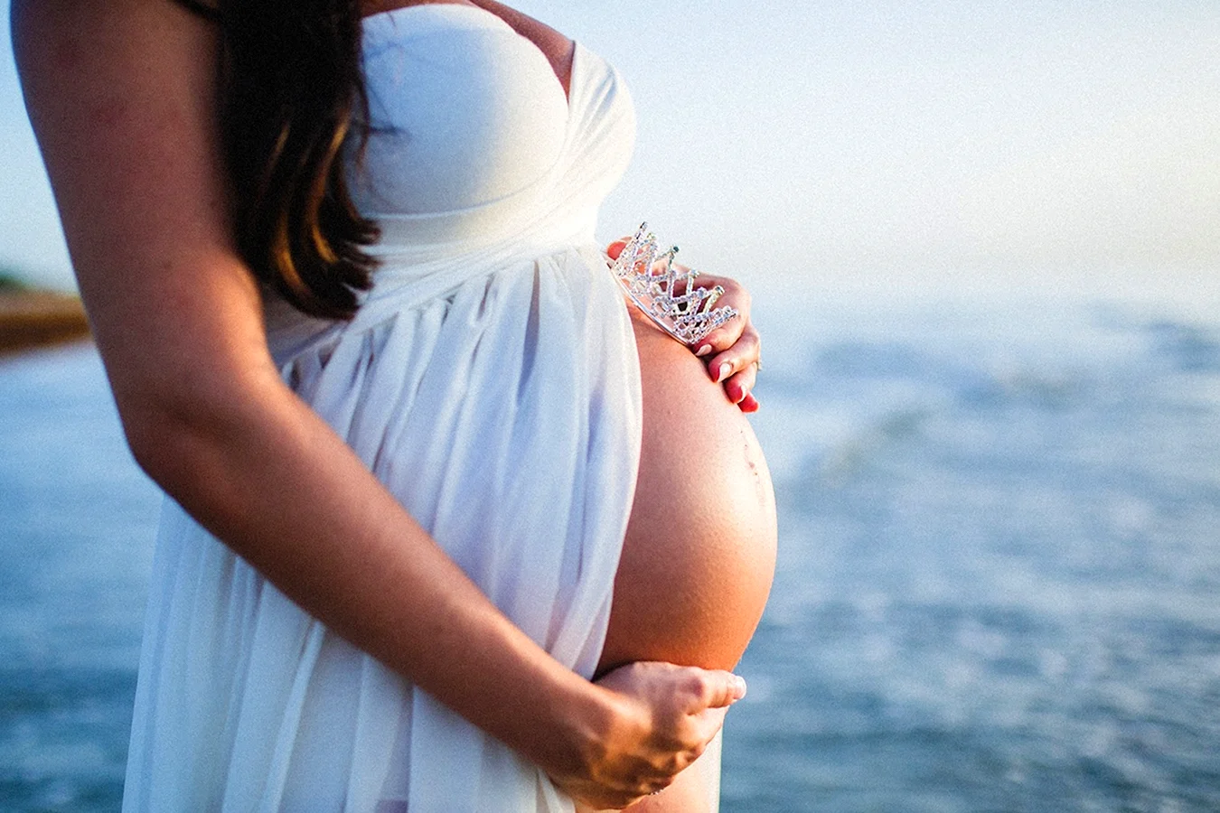 Фотосессия беременности живот одеждой малыша