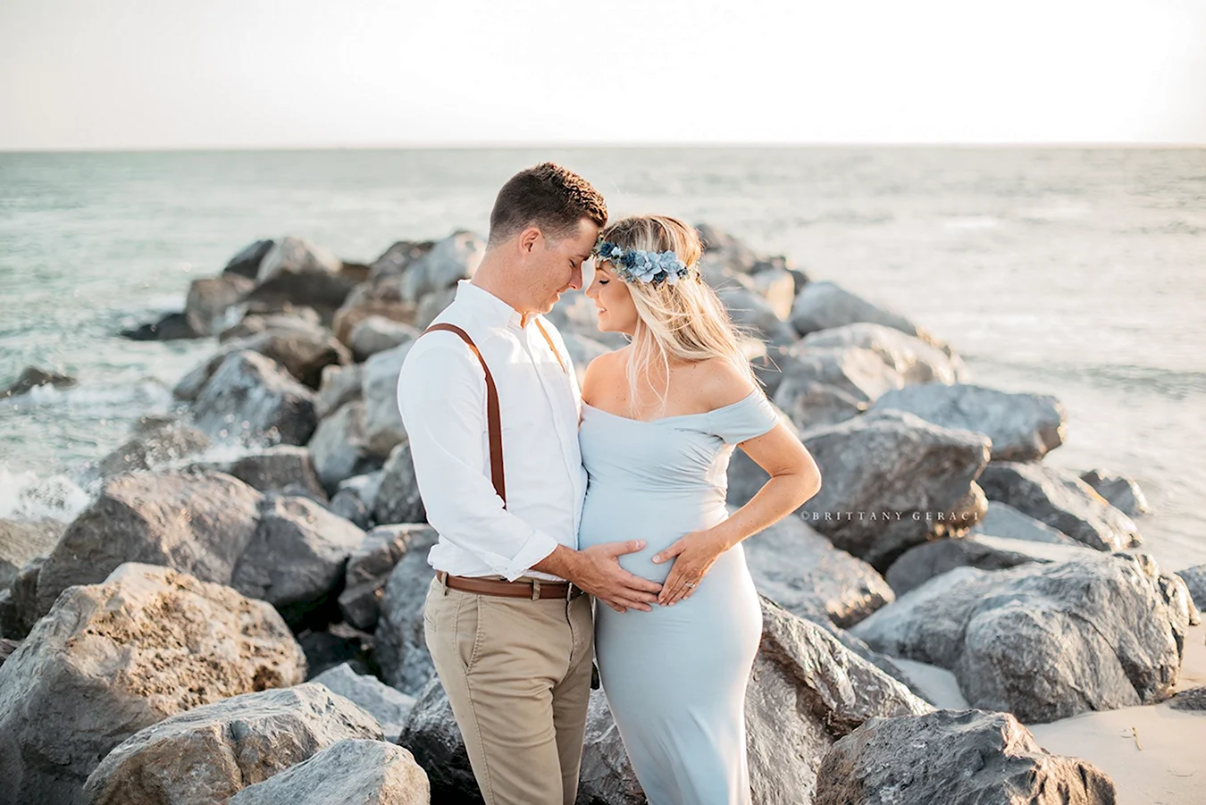 Фотосессия беременных с мужем на море
