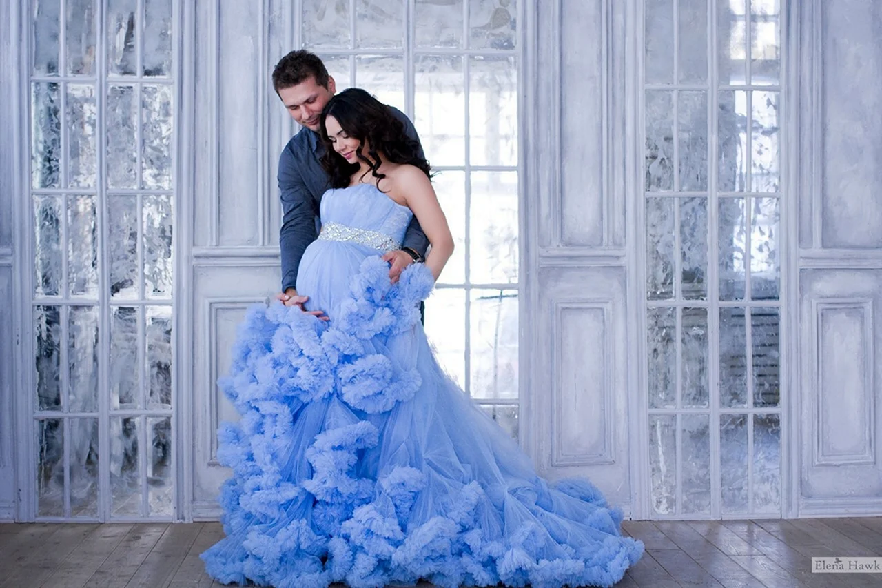 Фотосессия беременных с мужем в платье