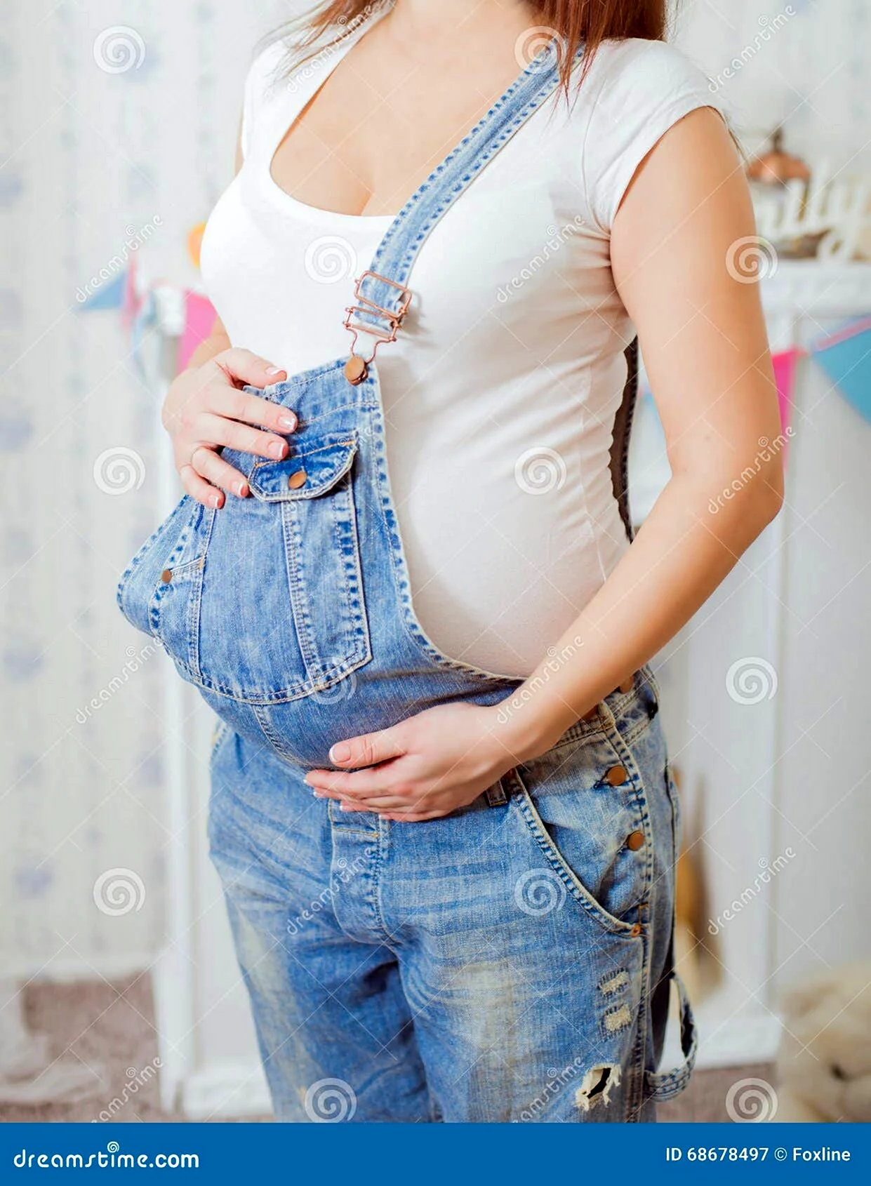 Фотосессия беременных в комбинезоне