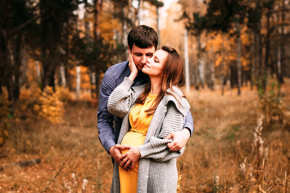 Фотосессия для беременных с мужем на природе осенью