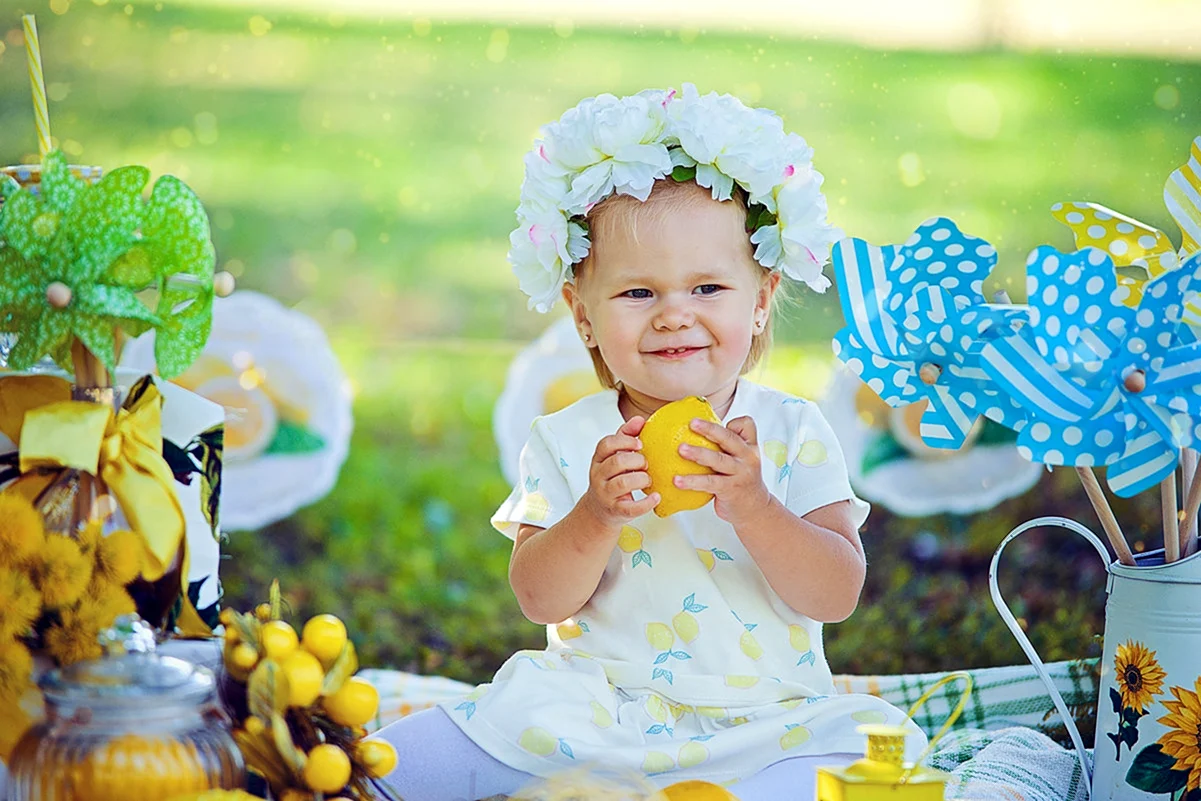 Фотосессия малыша с лимонами