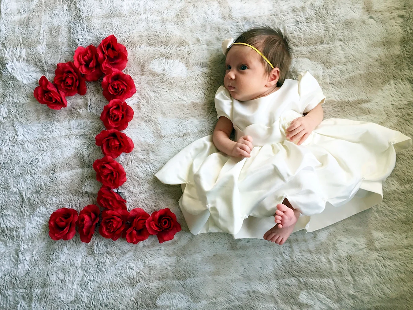 Фотосессия малыша с розами