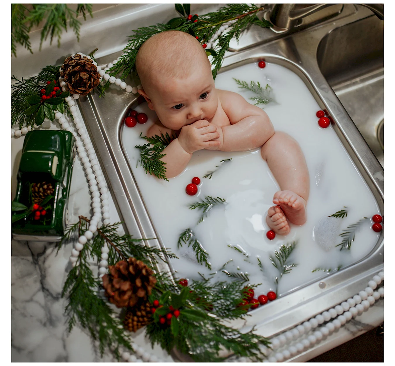 Фотосессия малыша в раковине