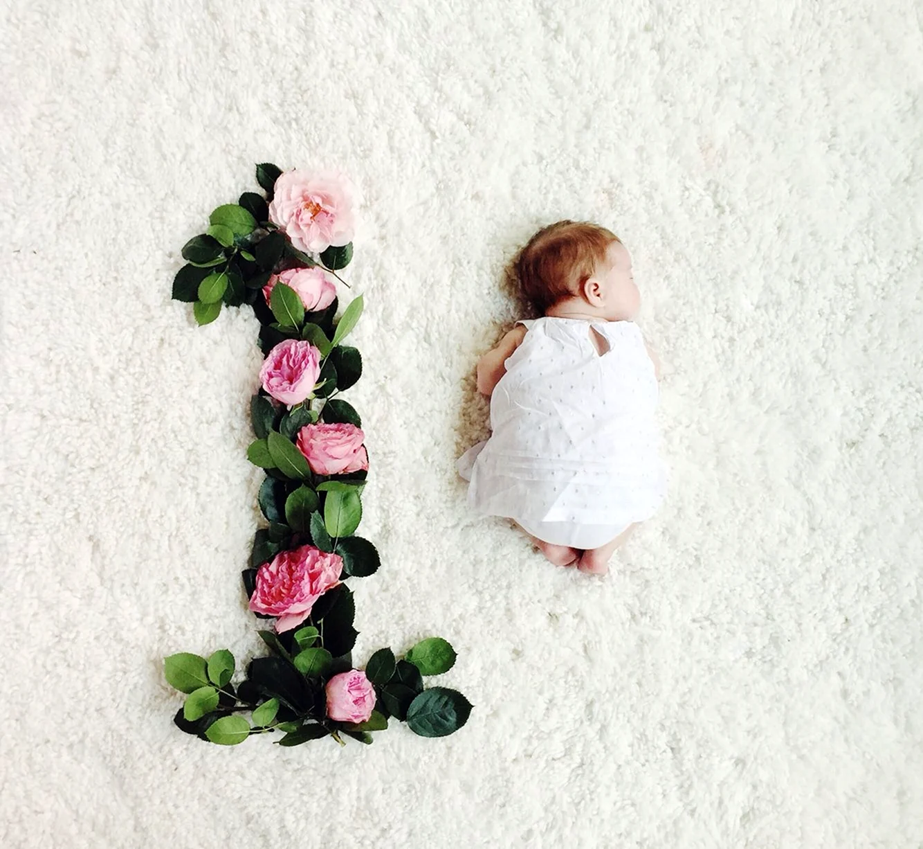 Фотосессия ребенка по месяцам с цветами