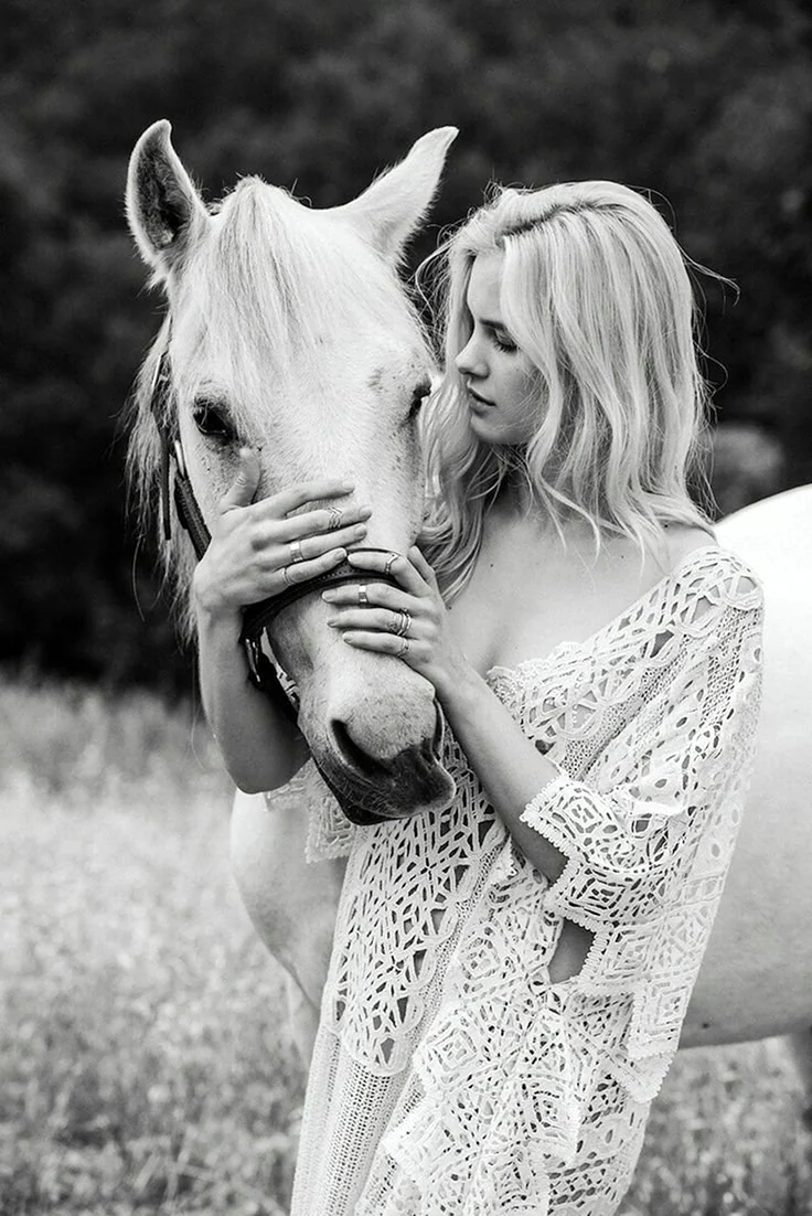 Фотосессия с белой лошадью